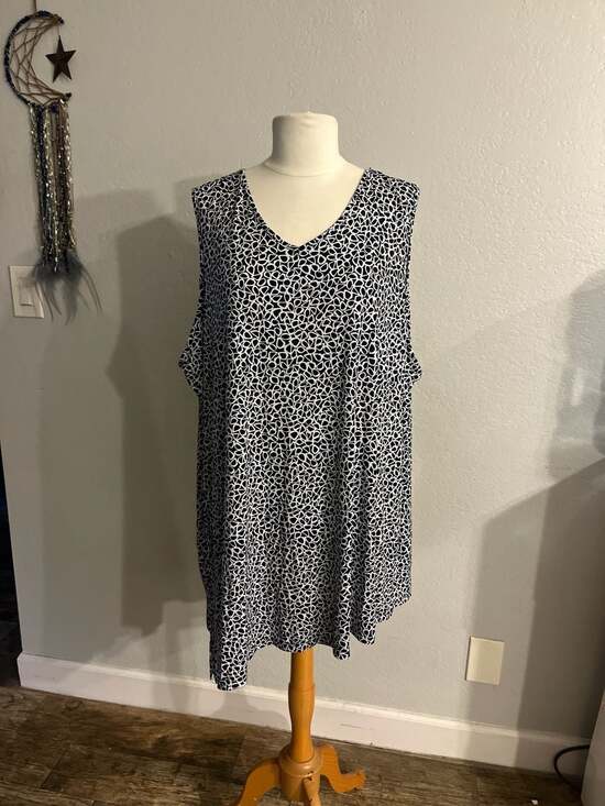 Susan Graver Tops - Susan Graver Plus Size 3X Geometric Print Sleeveless Sharkbite Hem Tunic Top